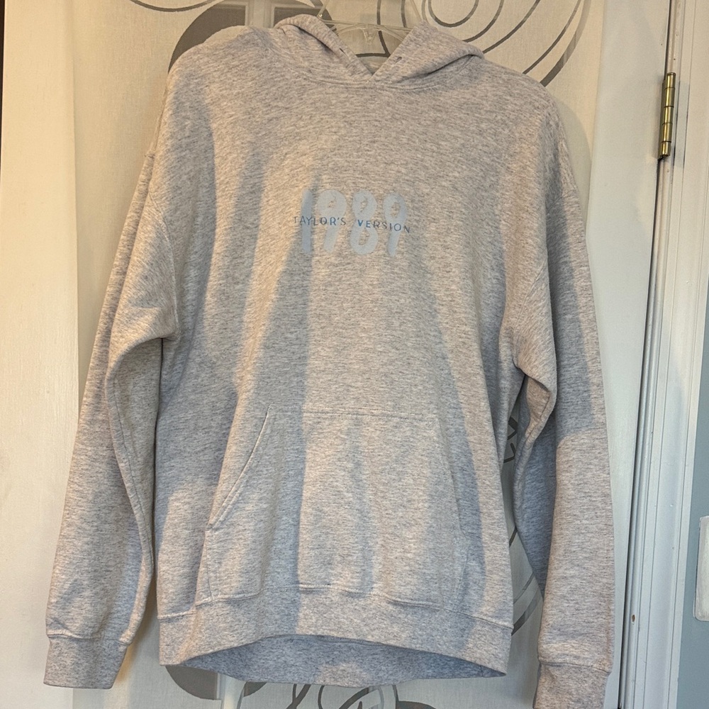 Official Taylor Swift 1989 Sweatshirt - M